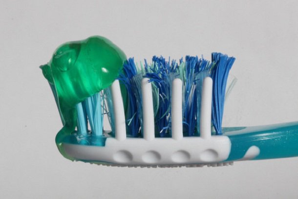 Pas besoin de beaucoup de dentifrice dans 14 objets que vous utilisez au quotidien de la mauvaise façon