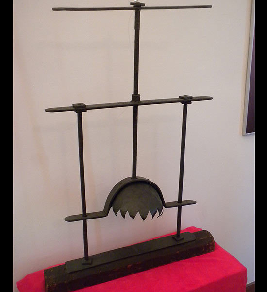 Le compresseur de tête dans Les 13 moyens de torture médiévaux les plus terrifiants utilisés autrefois