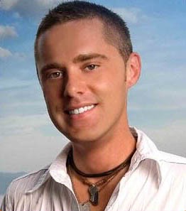 Nathan Clutter (Paradise Hotel 2 — MyNetworkTV) dans 15 candidats de télé-réalité au destin tragique 