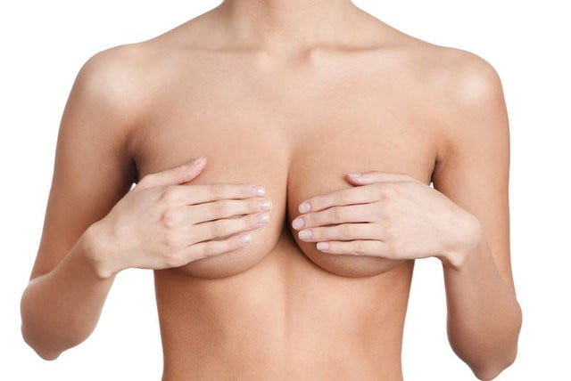 Les petits seins resteront fermes plus longtemps dans 12 choses que vous ignorez à propos des petits seins. Quelles sont les plus étonnantes ?